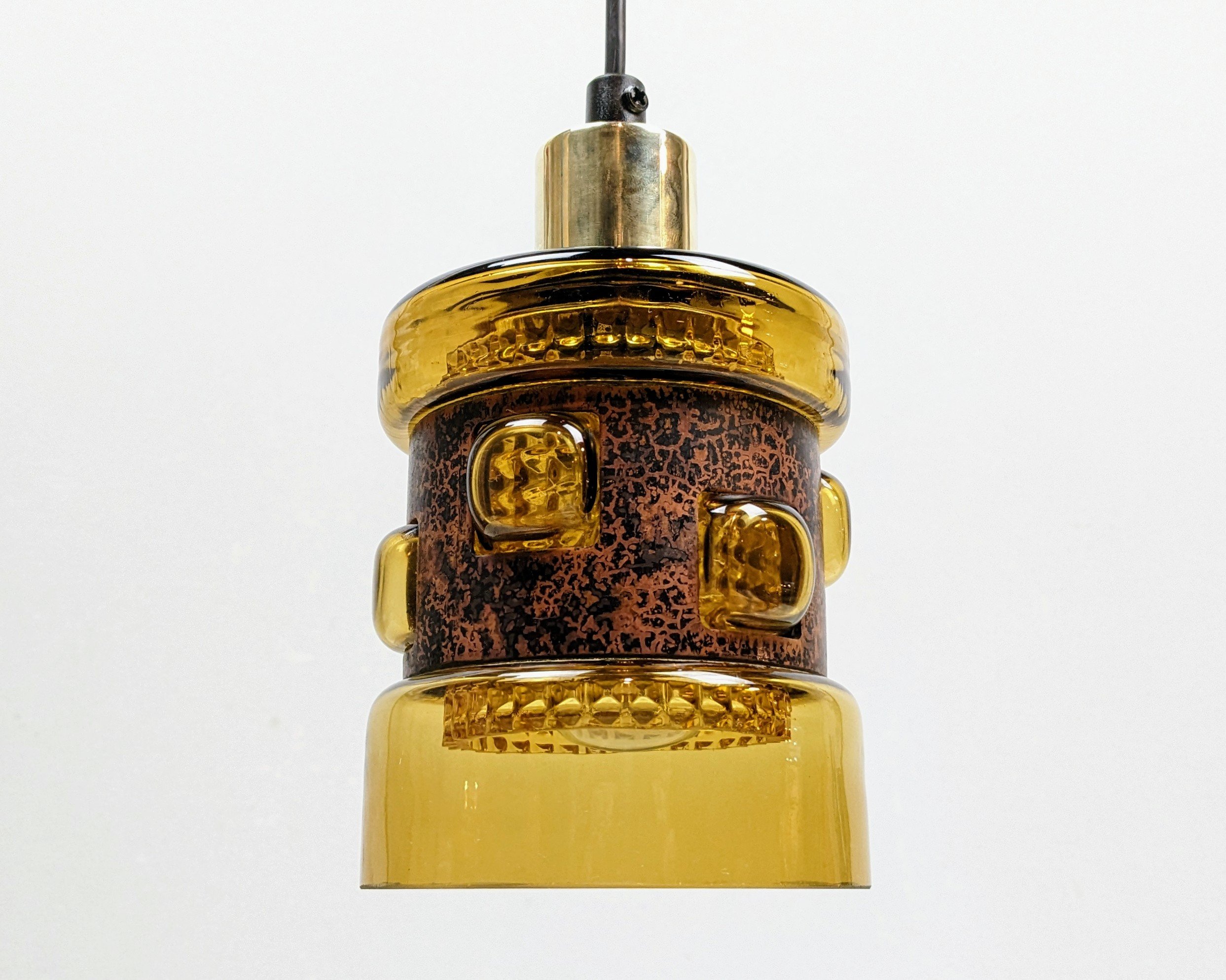 Svensk eksklusiv loftlampe fra 1970. Flygfors Glasværk. Victor Bernt design. Nyt el. Nypoleret messing. Ø11,5 – produktbillede 1 – Loftlamper