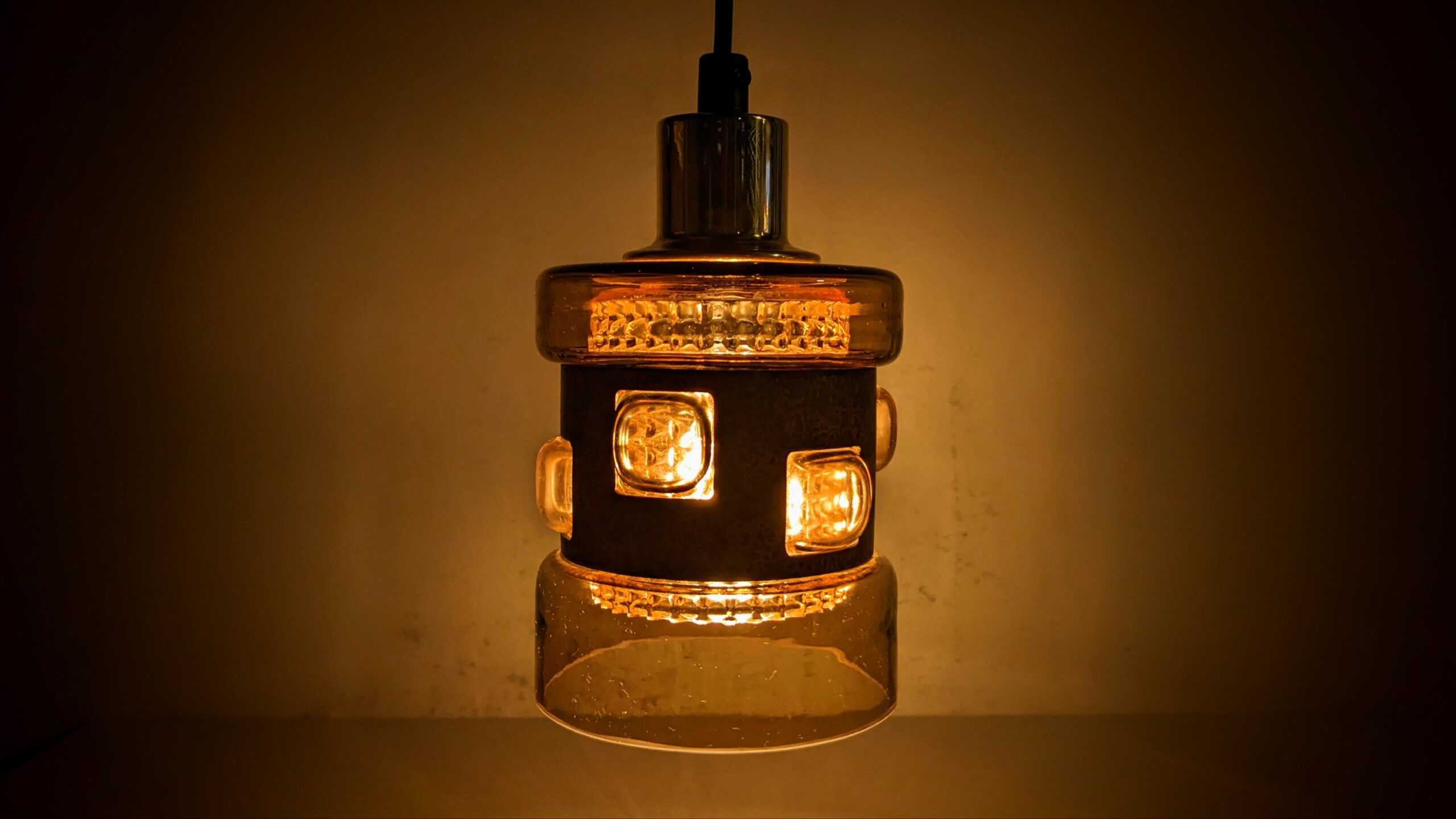 Svensk eksklusiv loftlampe fra 1970. Flygfors Glasværk. Victor Bernt design. Nyt el. Nypoleret messing. Ø11,5 – produktbillede 2 – Loftlamper