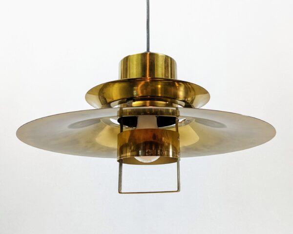 Eksklusiv dansk design lampe fra 1970. Massiv messing. Ø40. Vitrika. Nyt el.