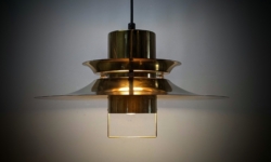 Eksklusiv dansk design lampe fra 1970. Massiv messing. Ø40. Vitrika. Nyt el.