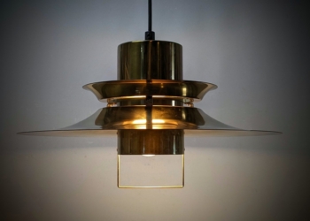 Eksklusiv dansk design lampe fra 1970. Massiv messing. Ø40. Vitrika. Nyt el.