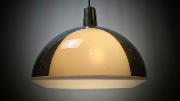 Finsk vintage design lampe fra 1970. Design: Yki Nummi. Model: Boblen. Ø40. Nyt el. Læs mere.
