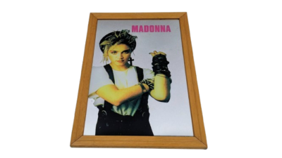 Sjældent Madonna spejl fra 1985 i perfekt stand. Enestående kvalitet og fejlfrit. 33x23 cm.