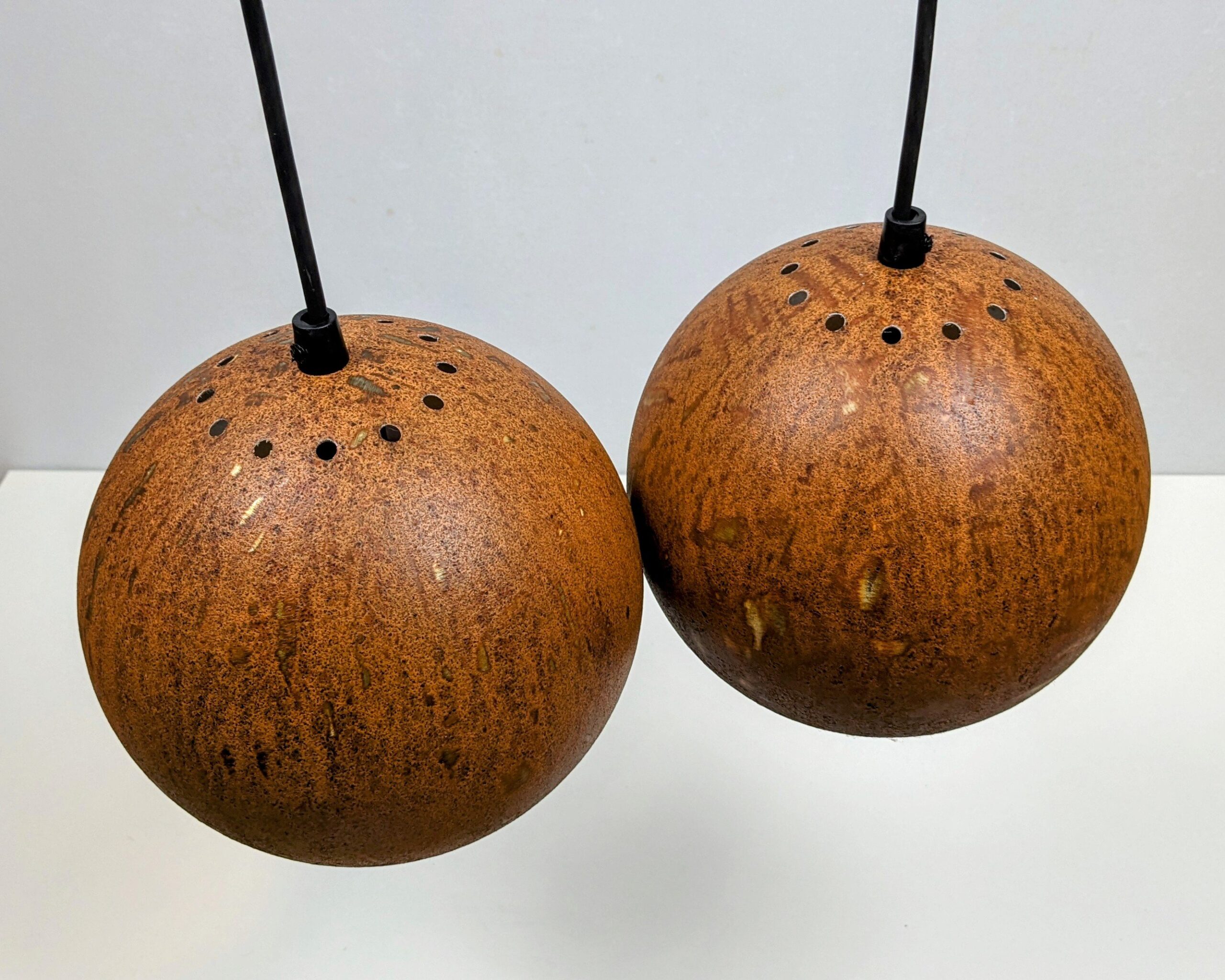 Sæt med 2 upcyclede Frandsen pendler. Nyt el. Model Stråsø. Raw rust. Ø18. Læs mere. - Billede 3