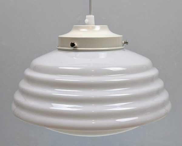 Stilren Antik opalglas lampe fra 1940. Gennem restaureret med nyt el og ophæng. Ø27.