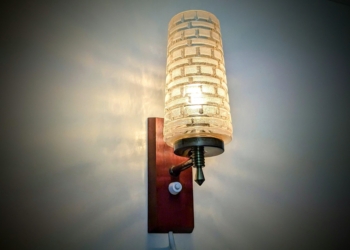 Vintage væglampe fra 1960. Restaureret. I smuk og velholdt stand. 26 cm høj