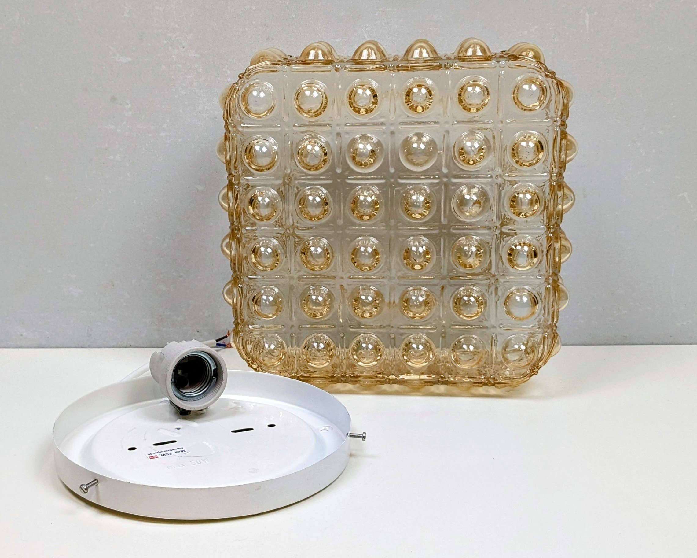 Flot restaureret Dansk plafond. E.S.Horn. Kvadratisk. 1970. 25×25 cm. Læs mere.