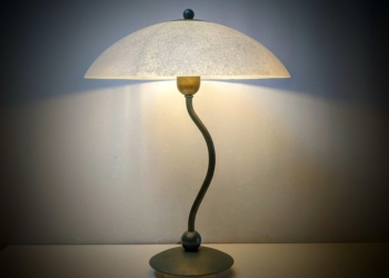 Imponerende Belgisk bordlampe fra 1990. Massive Ø39. Bronze lakeret. 50 cm høj