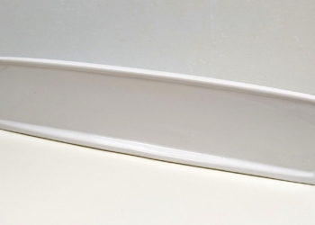 Austrovit porcelæn hylde i porcelæn til badeværelset. 1970. Mærket 300.6. Længde 60 cm.