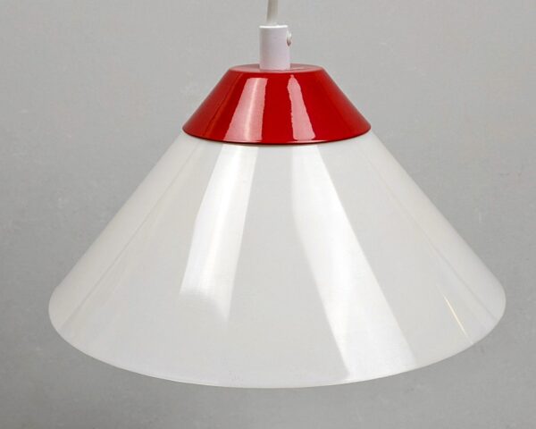 Lyskilde køkken lampe fra 1980. Rød og hvid. Nyt el. Ø25,5. Akryl.