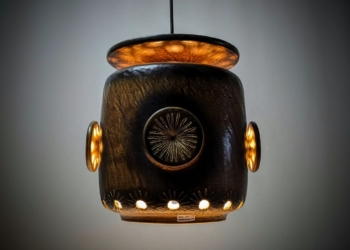 Klassisk dansk kunst keramisk lampe fra 1970. 3 kilo. Restaureret med helt nyt el.
Ø27