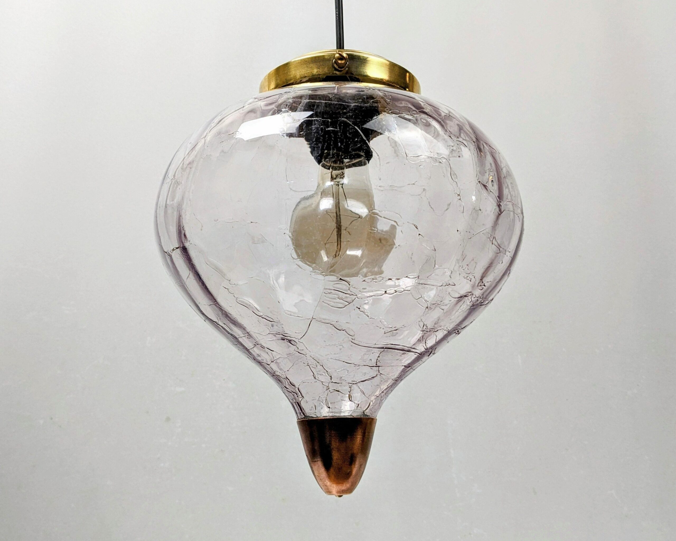 Dekorativ unika lampe i krakeleret glas med lyserødt skær. Alt udover glas er nyt. Ø23 - Billede 2