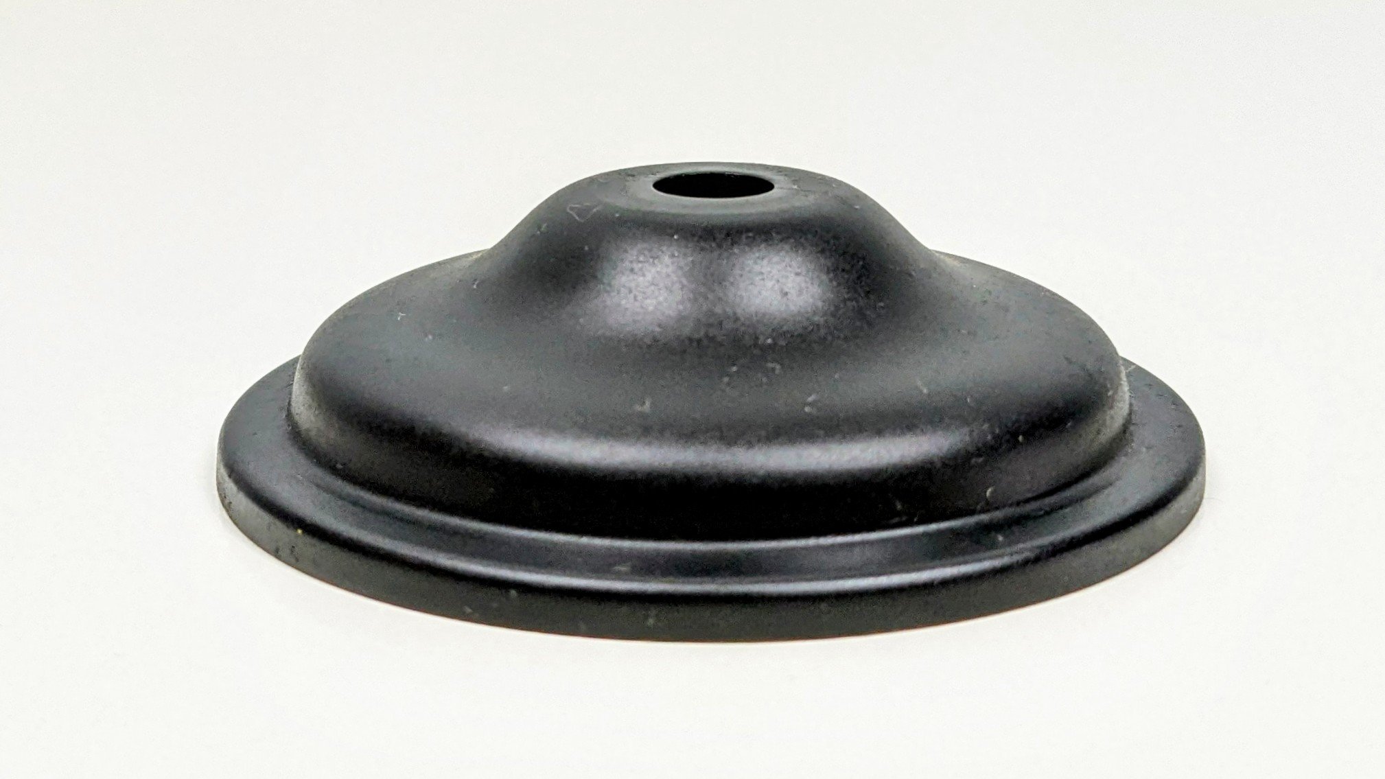Messing top. 1960. Ubrugte. Sort mat lakeret, lampetop eller lamper bund. Ø82