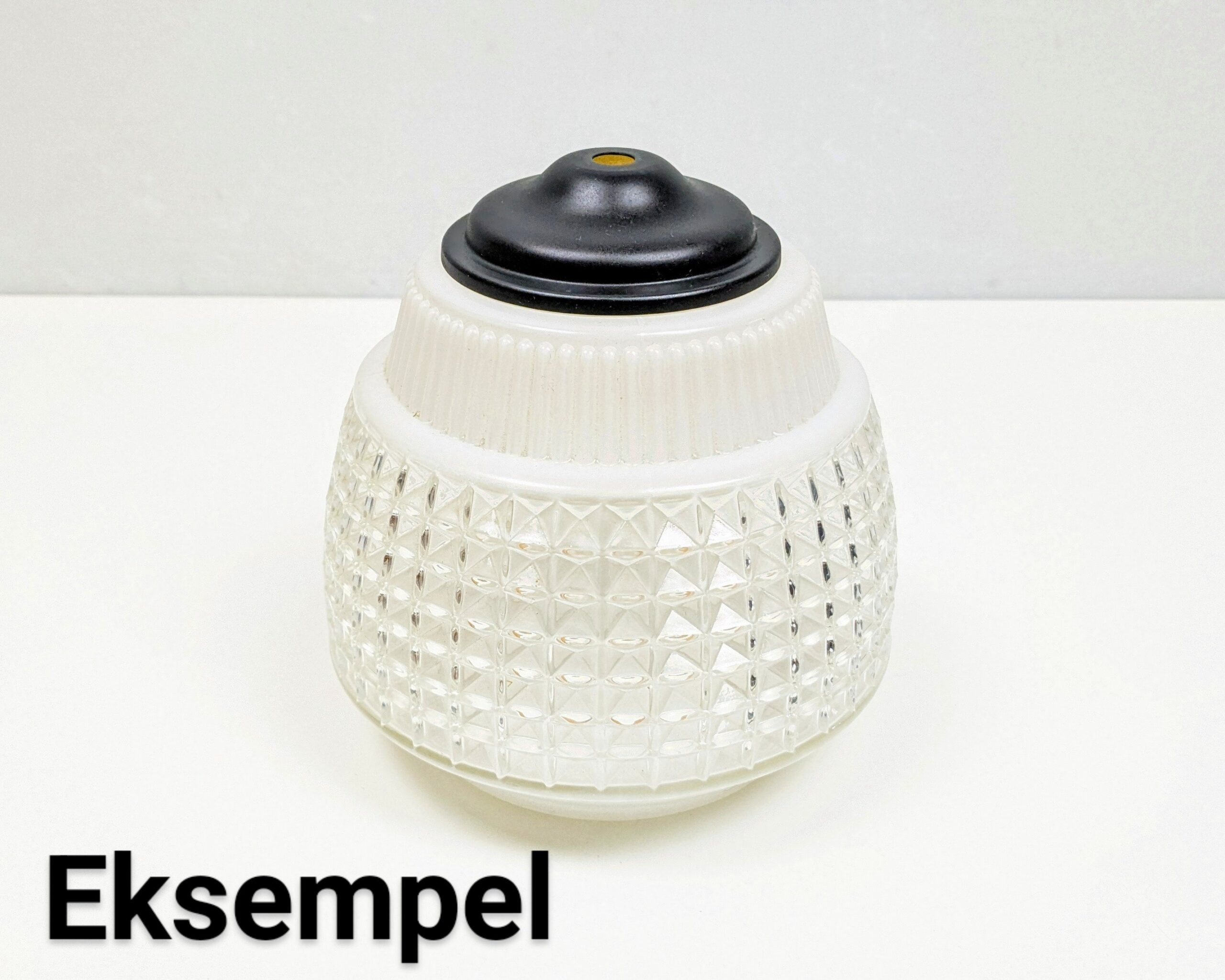 Messing top. 1960. Ubrugte. Sort mat lakeret, lampetop eller lamper bund. Ø82
