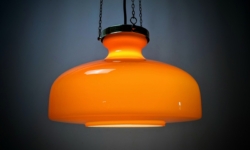 Storslået orange svensk loftlampe i glas fra 1970. Restored. Nyt el. Ø30. Pickup only.