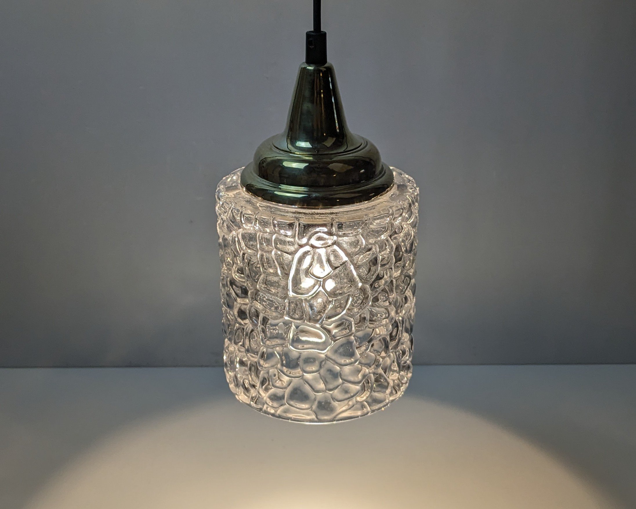 Vintage glas pendel. Nyt el. og nyt ophæng. Messing og klart glas. 1,2 kilo glas.Ø16