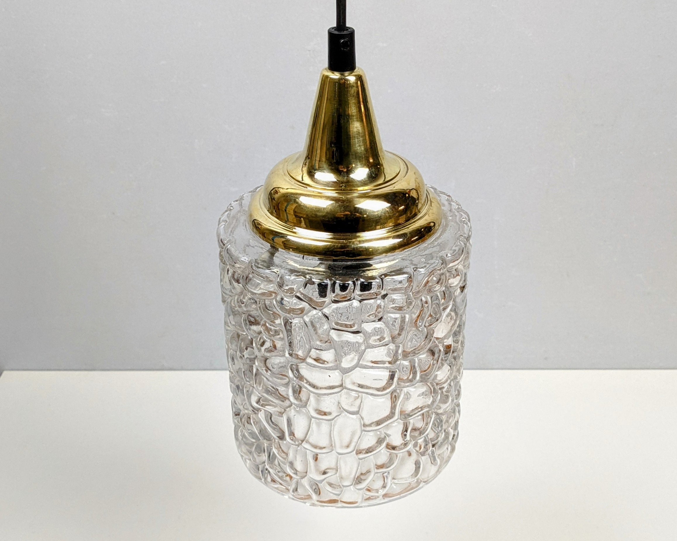 Vintage glas pendel. Nyt el. og nyt ophæng. Messing og klart glas. 1,2 kilo glas.Ø16