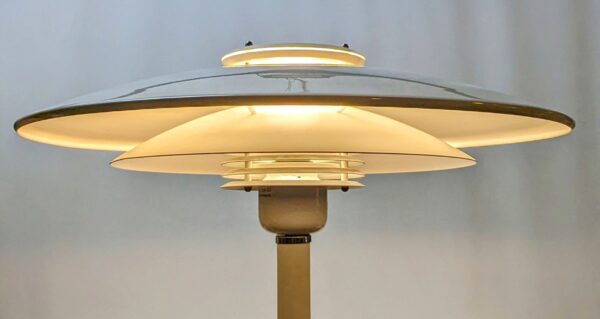 Svensk design fra 1970. Restored. Belid G935 gulvlampe. Ø48. Pickup only.