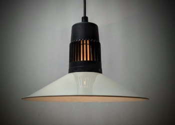 Klassisk beige industri loftlampe fra 1970. Nyt el. Ø26,5. cm