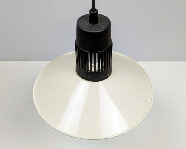 Klassisk beige industri loftlampe fra 1970. Nyt el. Ø26,5. cm