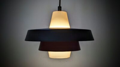 Klassisk Ernst Voss inspireret lampe fra 1960. Gennem restaureret. Ø30. Nyt el.