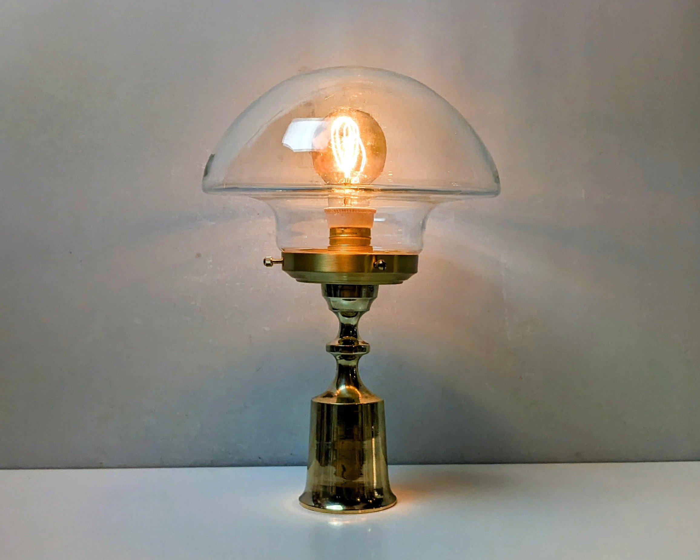 Unika redesign. Bordlampe. Model Champignon. Messing og glas. 35 cm høj. Læs mere.