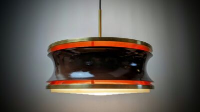 Smuk dansk Vitrika lampe fra 1970 med nyt el. Bedårende lampe. Ø32.