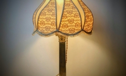 Stor Viktoriansk messing bordlampe. 75 cm høj
 Ø37. Pickup only.