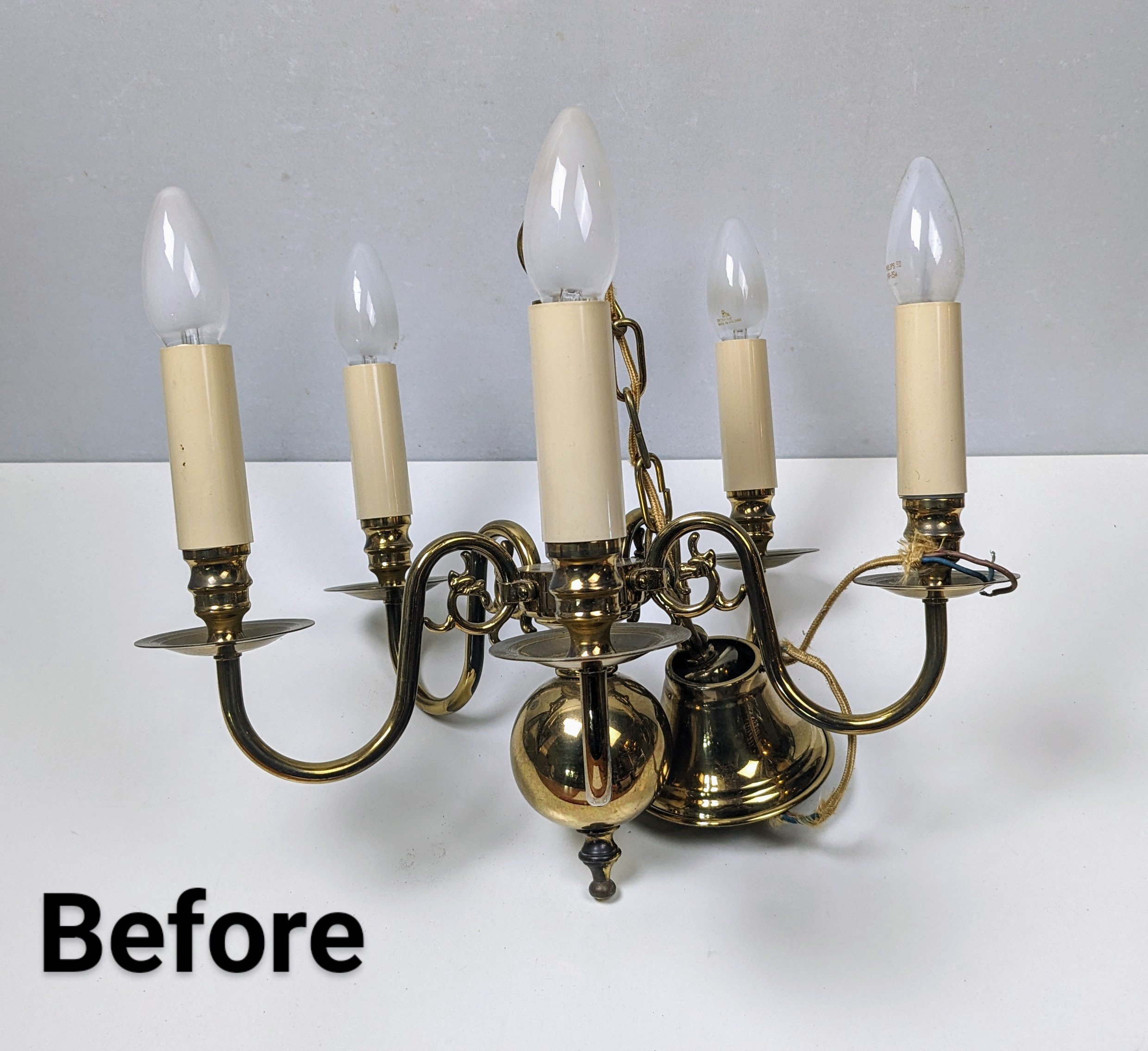 Vintage 5 armet lysekrone i messing. Fuld restaureret. multi purpose redesign. Læs mere.