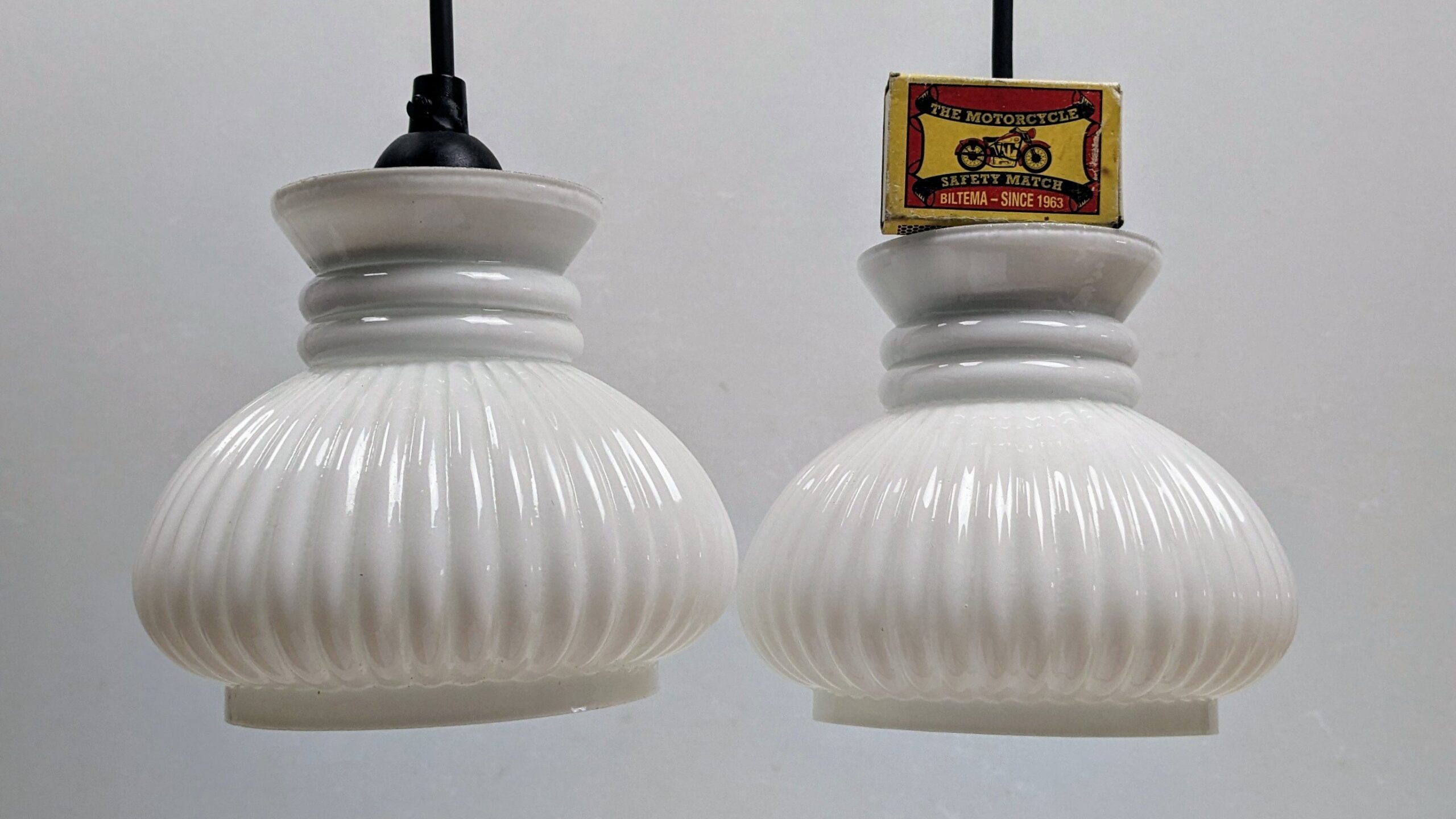 Sæt med 2 romantiske køkken pendler. Romersk stil. Upcycled. Unika. Ø14. Nyt el.