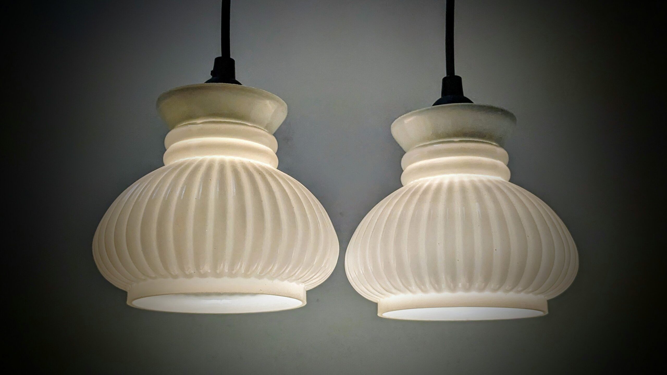 Sæt med 2 romantiske køkken pendler. Romersk stil. Upcycled. Unika. Ø14. Nyt el.