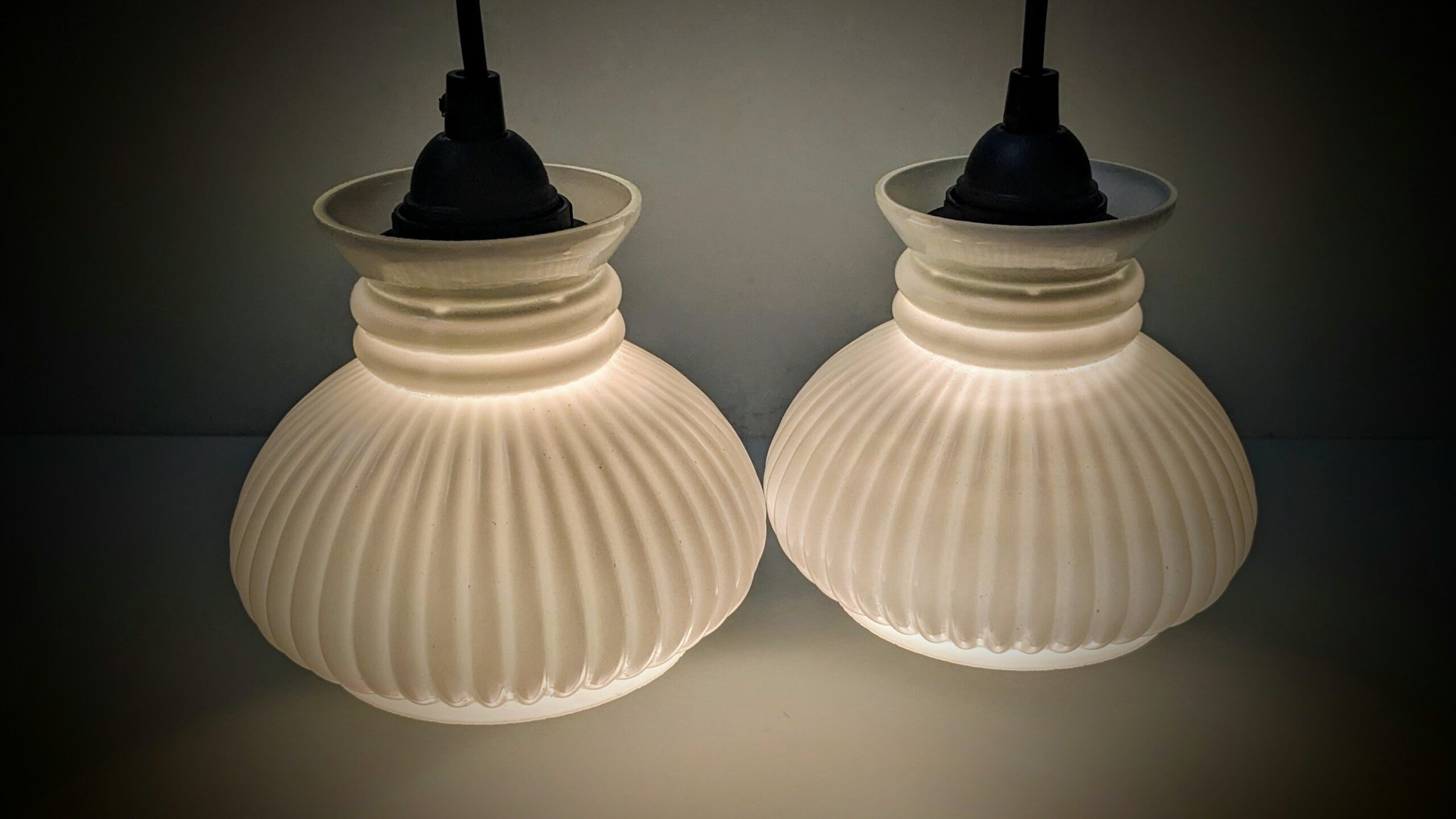 Sæt med 2 romantiske køkken pendler. Romersk stil. Upcycled. Unika. Ø14. Nyt el.