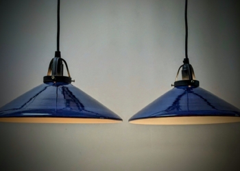 2 store kobolt blå Lene Bjerre – dansk keramik lamper. Alt udover skærme er nyt. Ø30. Sæt.