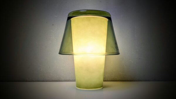 Svensk design bordlampe 1990. Design Helena Svensson for Ikea. Græsgrøn glas.Gavik. Ø18