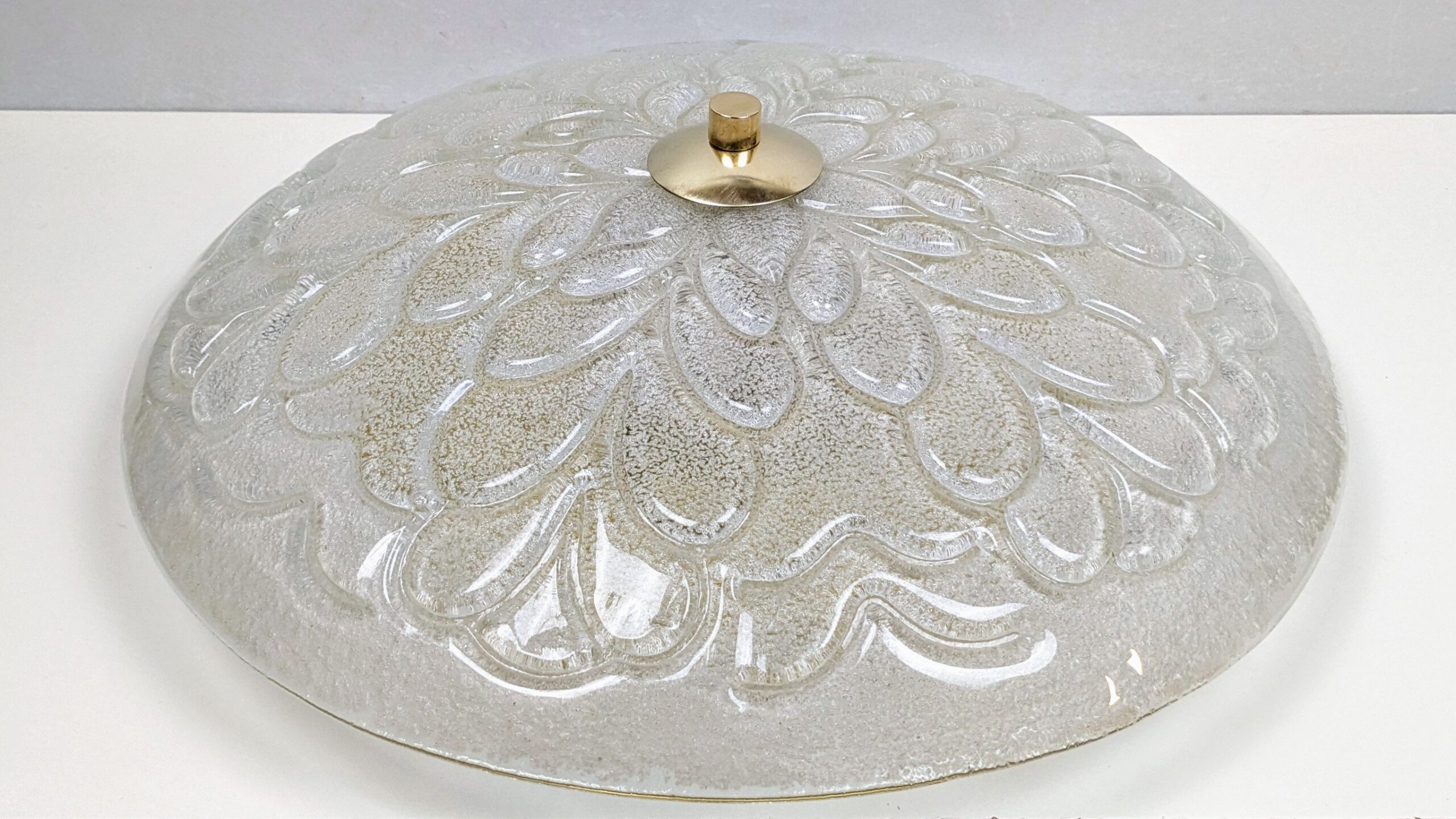 Fuld restaureret luksus plafond fra 1960. Ø48. Vintage glas glimmer effekt. Pickup only.