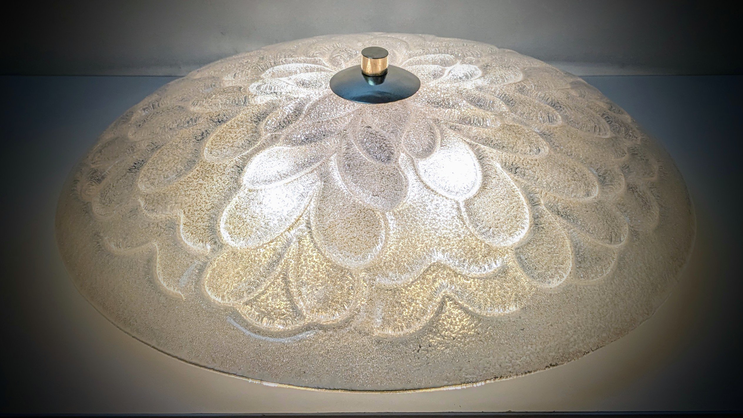 Fuld restaureret luksus plafond fra 1960. Ø48. Vintage glas glimmer effekt. Pickup only.
