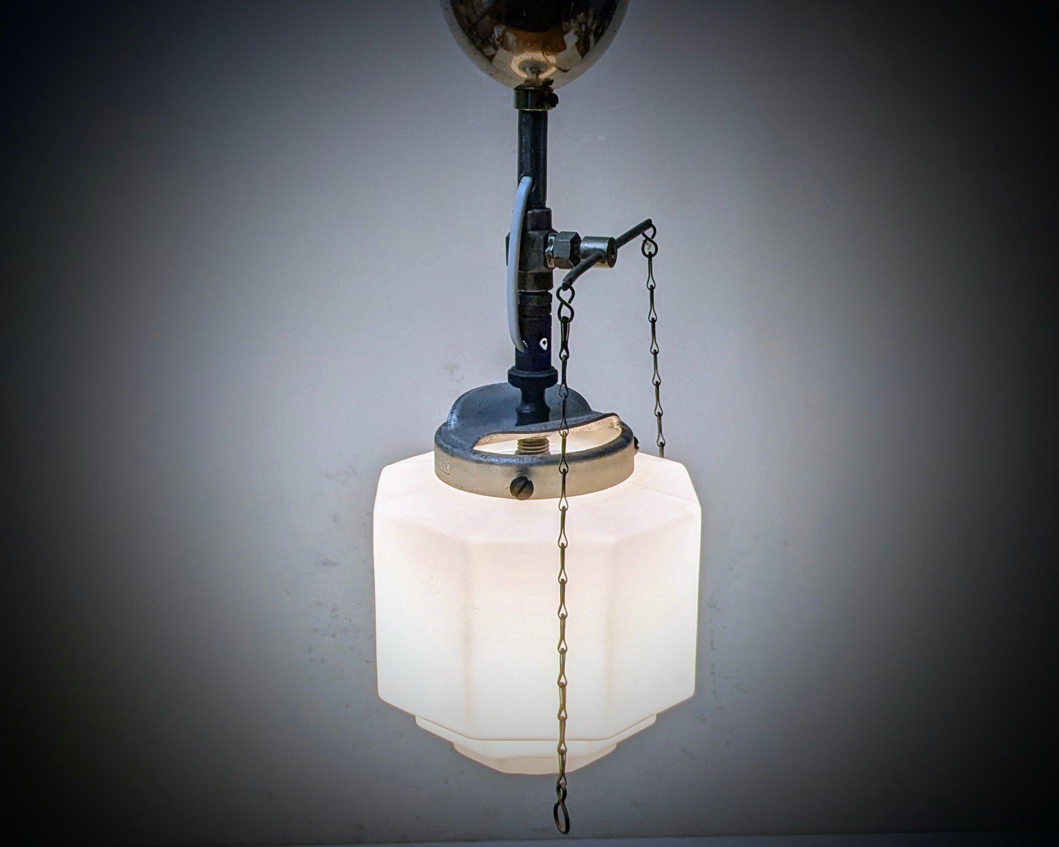 Sjælden vintage gas lampe fra 1950. Omlagt til el. Alt el er nyt. Ø17.