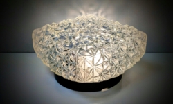 Vintage plafond fra 1970. Til væg,loft, bord montering. 23×23 cm.Germany. ÖVE. Klart glas.