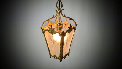 Romantisk rokoko Hall lampe 1960. Messing og facet slebet mat glas. Restored. Ø19. Nyt el.