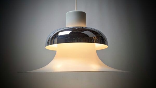 Sjælden Louis Poulsen loftlampe 1970.Mandalay. Design Andreas Hansen. Hvid. Nyt el. Ø45 2 haves.