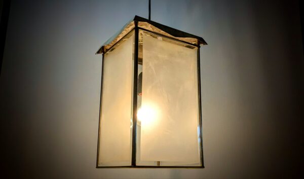 Storslået Antik entre lampe. Facon slebet glas. Messing. Nyt el. Ø27. Pickup only