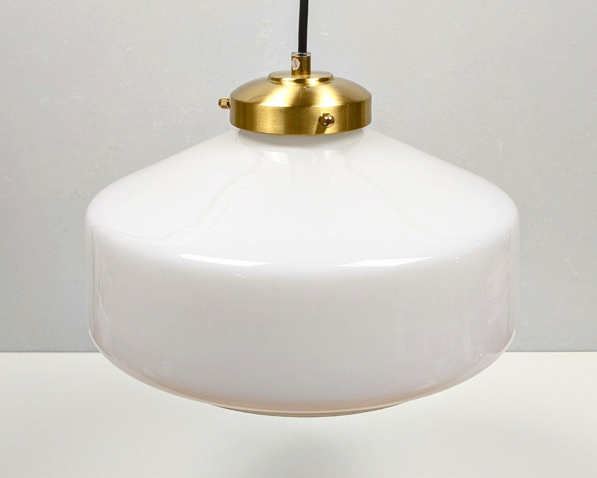 Flygfors opalglas lampe 1960. Fuld restaureret. Ø30. 1,3 kilo glas. – produktbillede 1 – Møllers Redesign