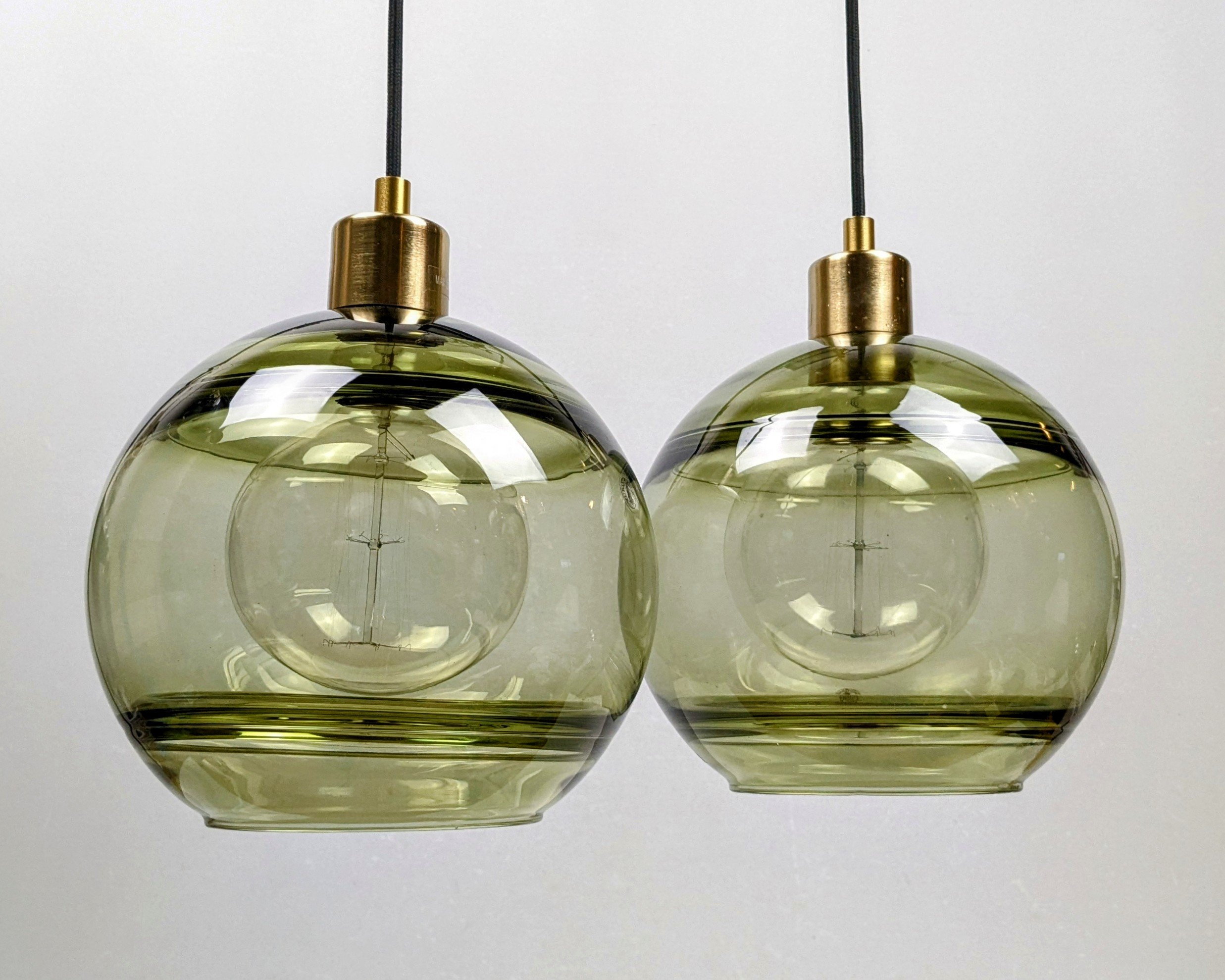 Engelsk sæt håndlavede glaslamper. Porta Romama. Elegante. Olivengrøn glas. Ø23