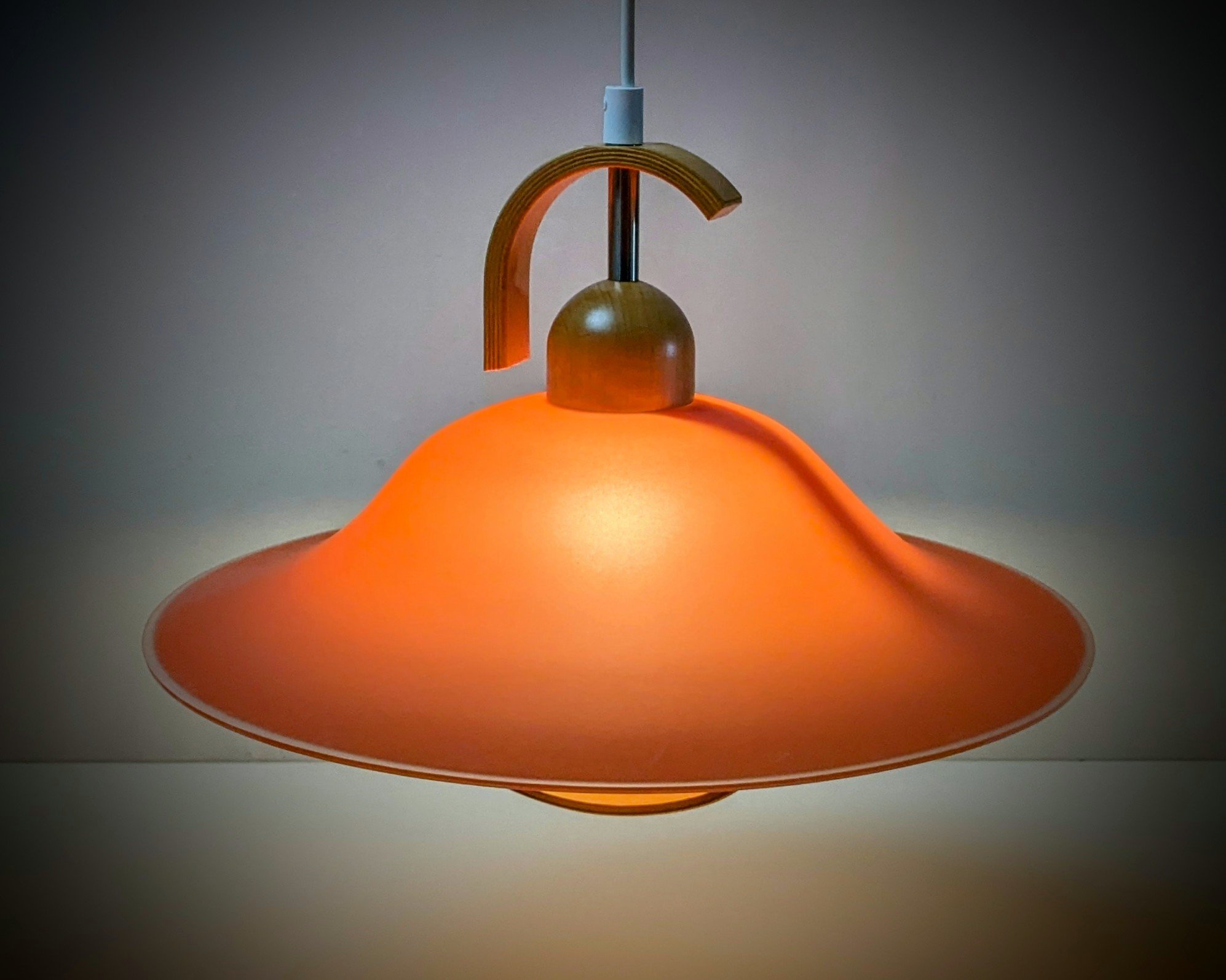Belid loftlampe laksefarvet glas fra 1980