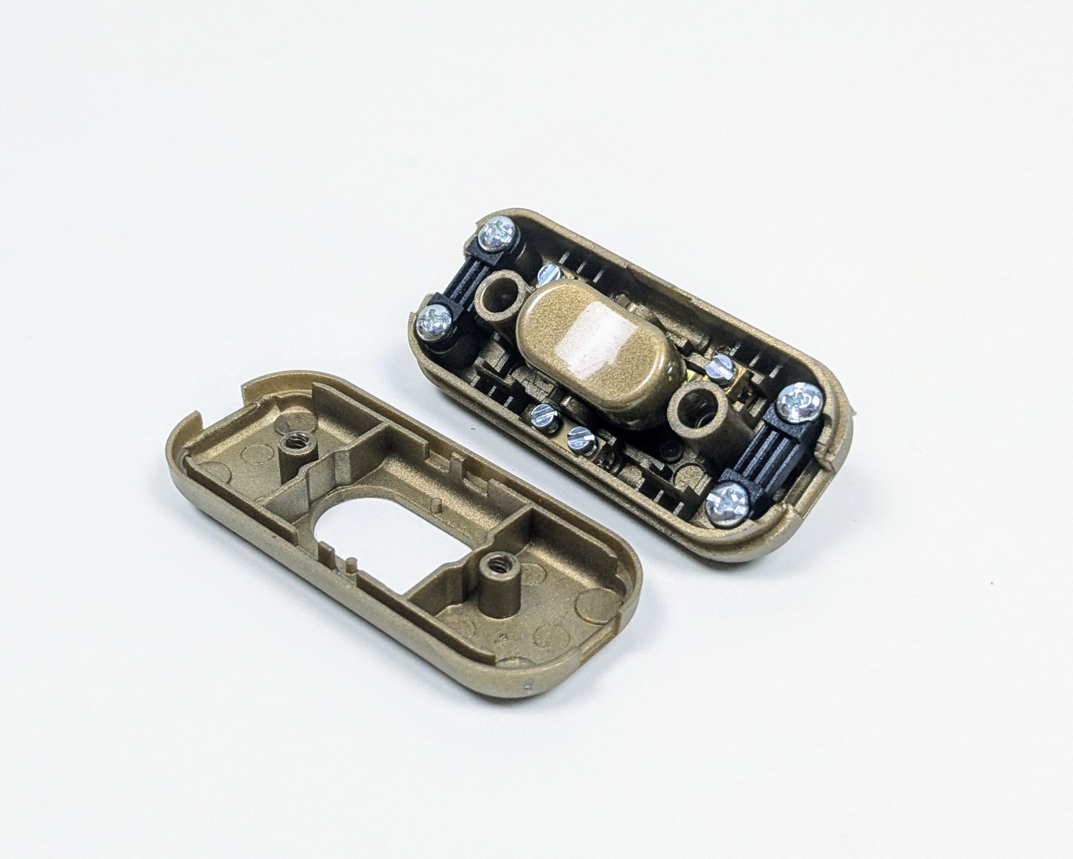 1 pol. gennemgangs afbryder i Rustik guld. Vippeafbryder. Til Bestlite GUBI BL5 Messing m.fl – produktbillede 1 – Nye lampedele til design lamper og standard lampedele