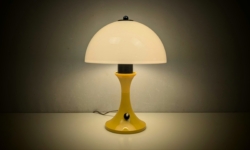 Sjælden Champilamp bordlampe fra 1973. Ø20. Ubrugt. Danish design. Solsikke gul.