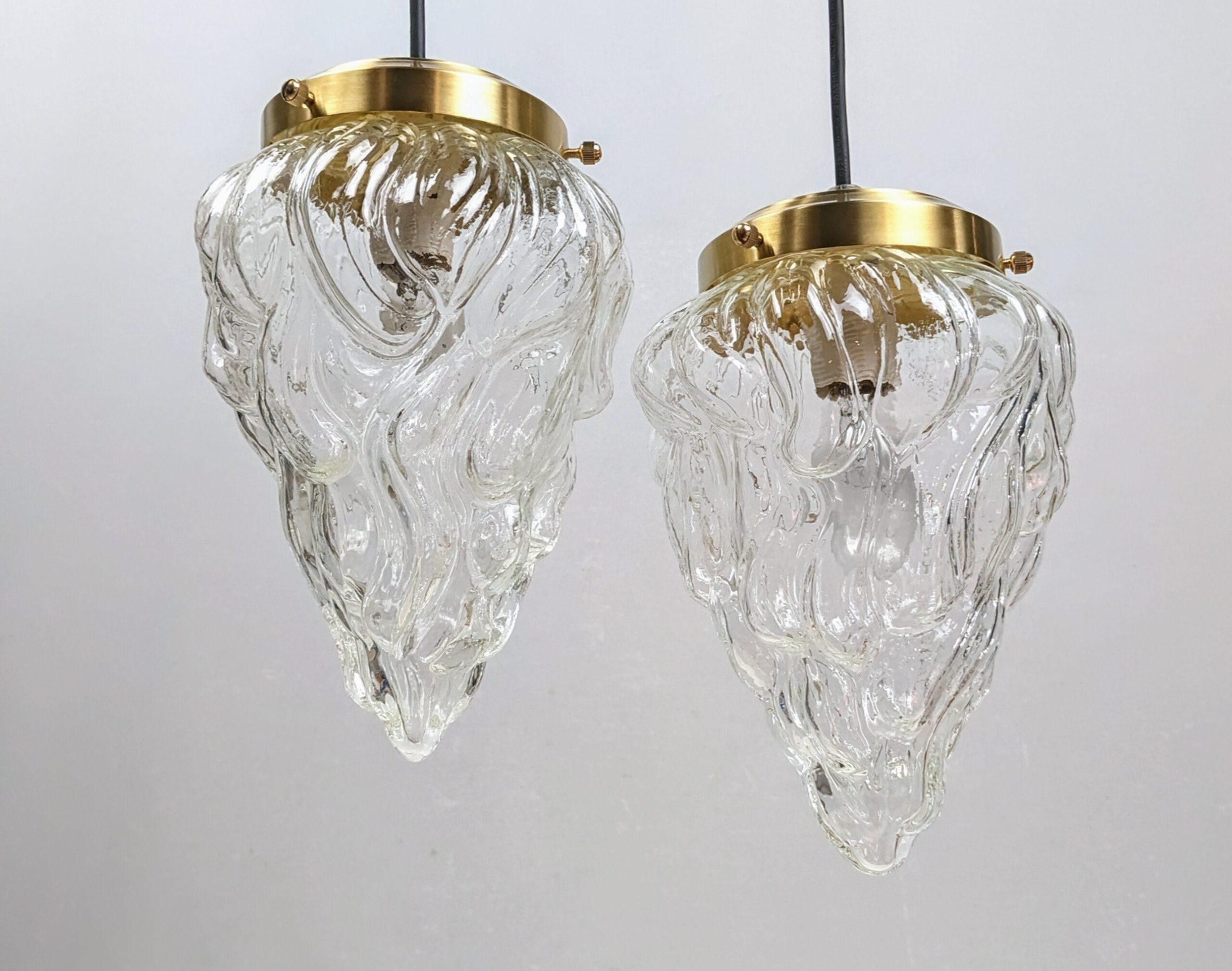 Sæt med 2 soft glas lamper i klart fakkel glas. Mellemstore. Ø15. Nyt el og messing ophæng. - Billede 2