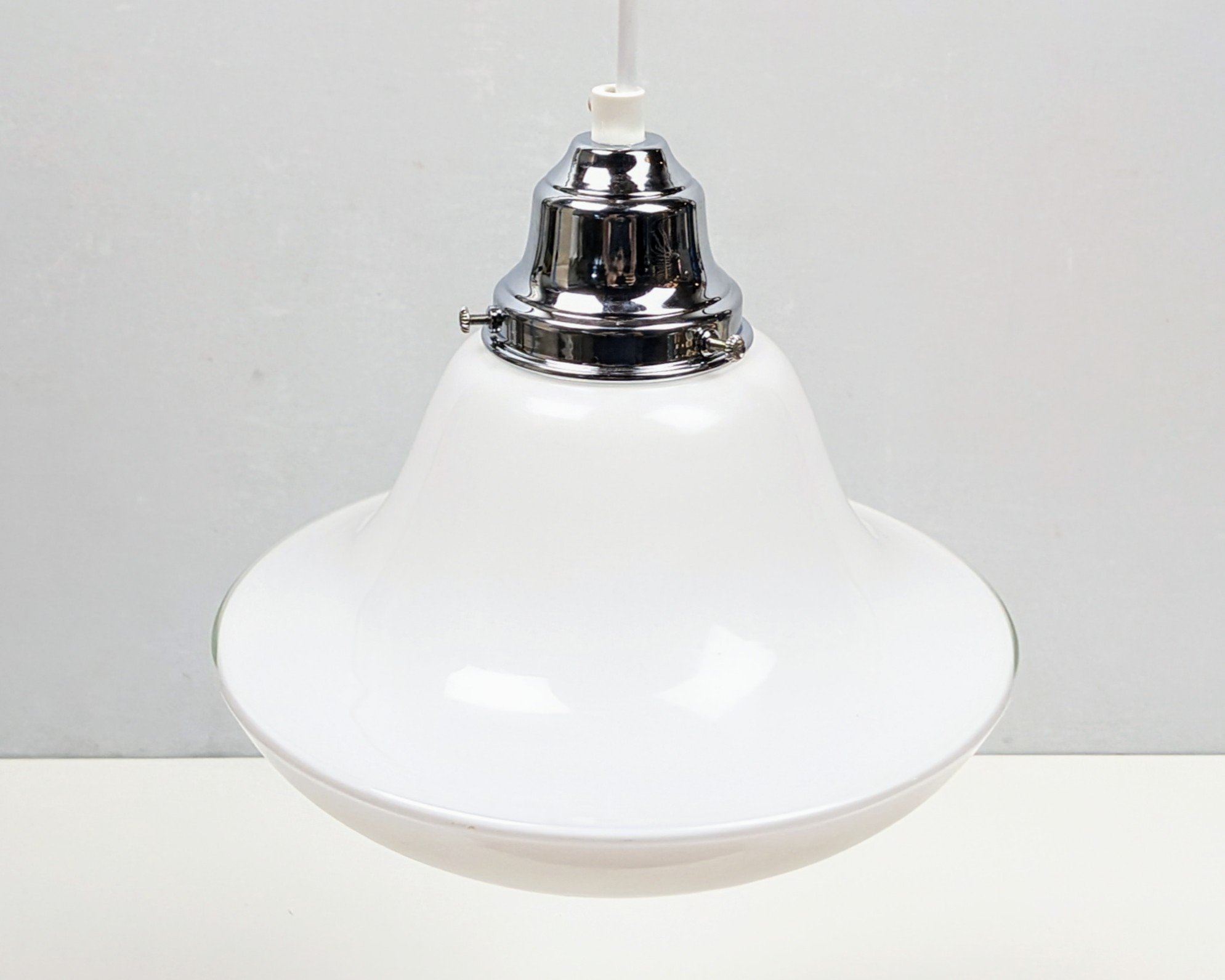 Antik opalglas lampe med nyt el og nyt ophæng. Ø22 – produktbillede 1 – Holmegaard