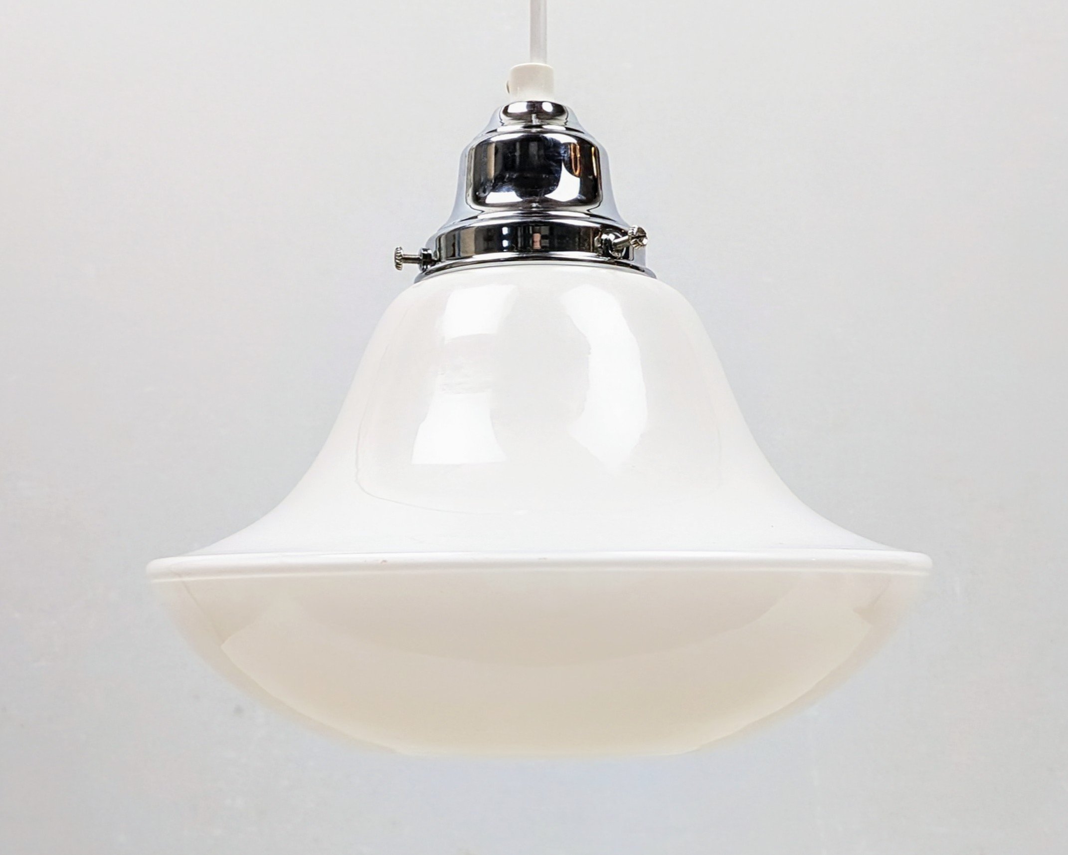Antik opalglas lampe med nyt el og nyt ophæng. Ø22 – produktbillede 2 – Holmegaard