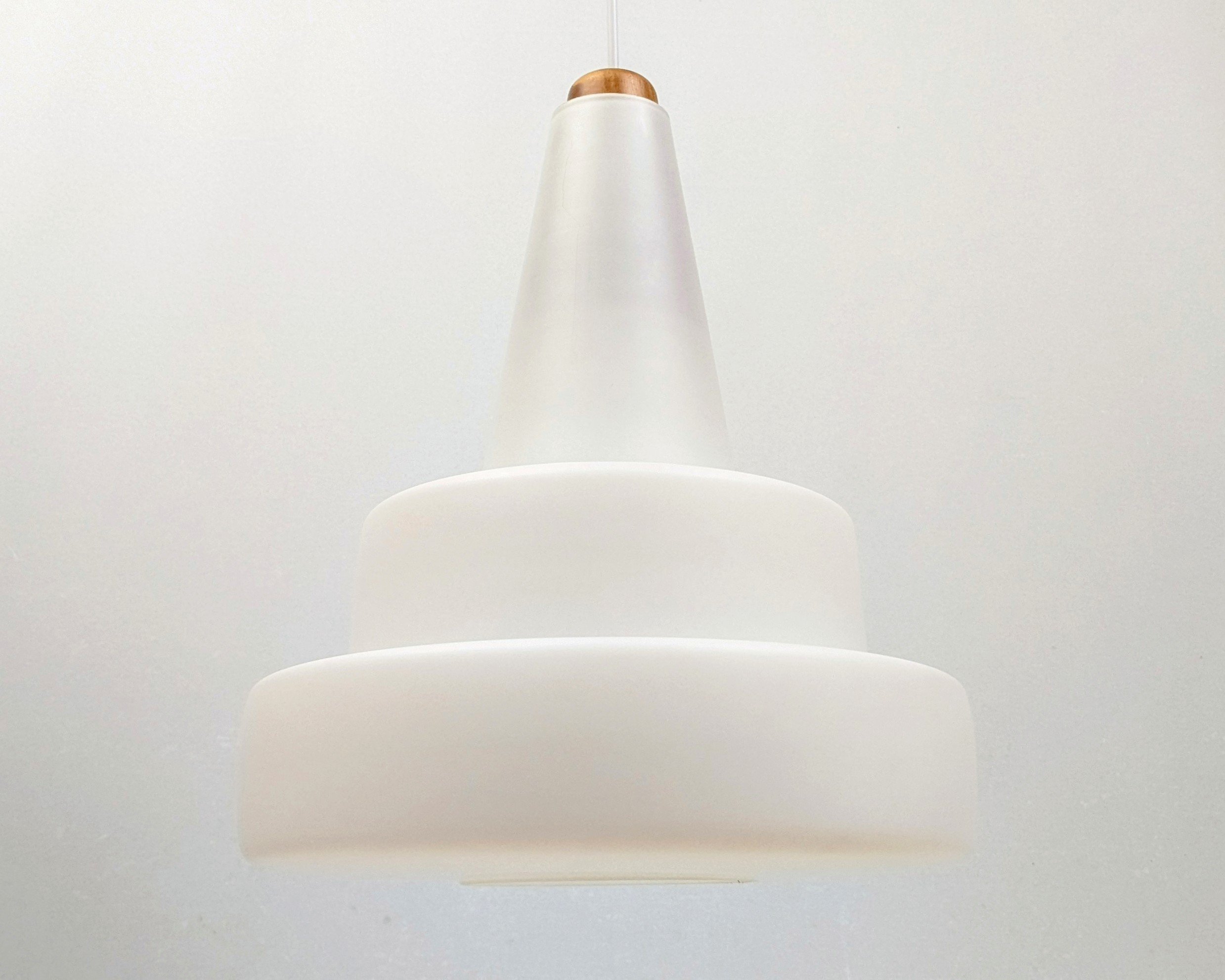 Peill & Putzler lampe fra 1960. Tysk design. Nyt ophæng og el. Ø29. Pickup only